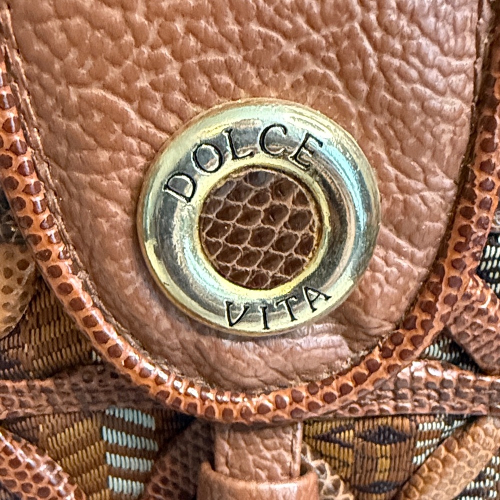 Stylish Brown Leather Shoulder Bag with Tassel - Picture 3 of 10